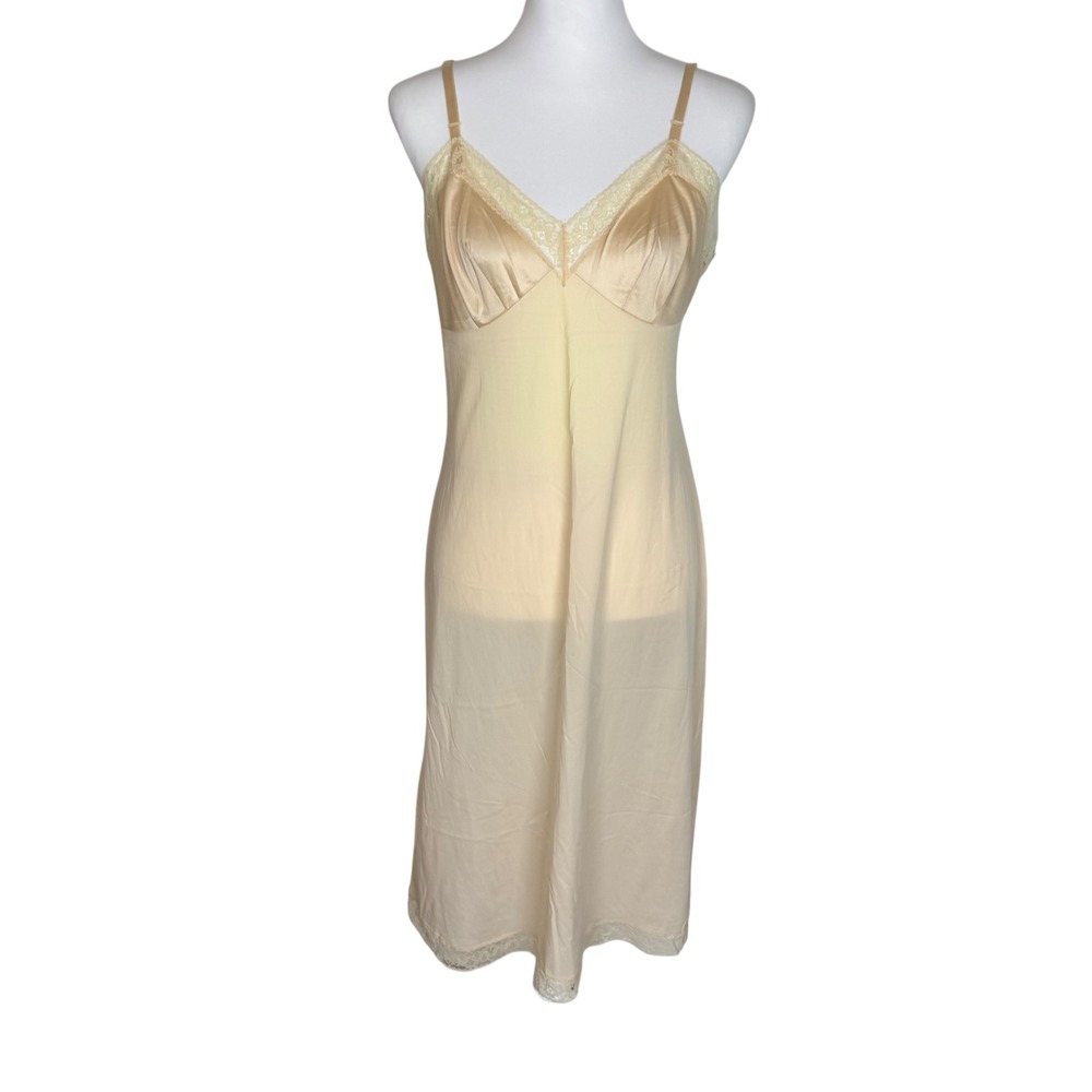 Vanity Fair Vintage Full Slip Beige Lace Trim Antron III Nylon‎ 36 Made in USA